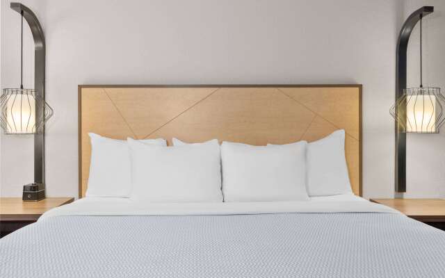 La Quinta Inn & Suites by Wyndham Ft. Pierce