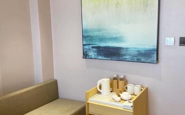 Vatica Beijing Chaoyang West Dawang Rd Jiulongshan Metro Station Hotel