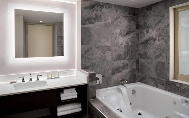 Marriott Niagara Falls Fallsview Hotel & Spa