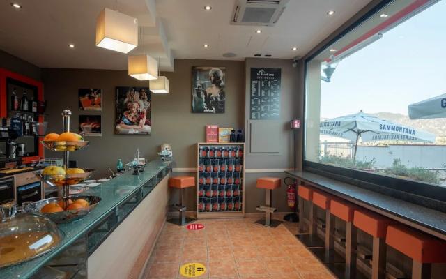 Stylish Residence Le Fontane 1 Bedroom Sleeps 3 No0754