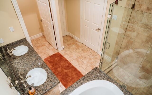 Spacious Kemah Boardwalk Townhome