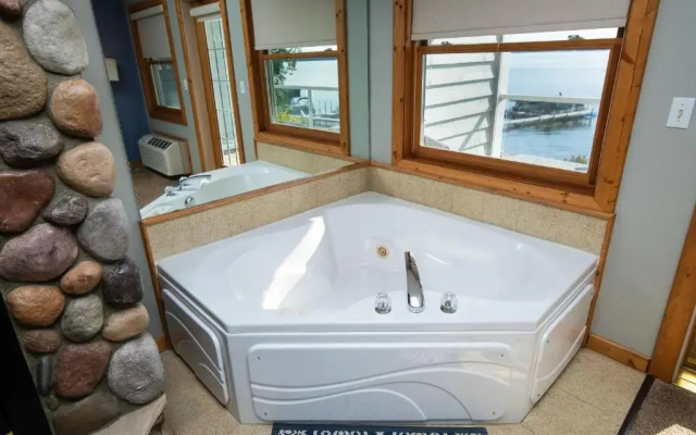 Quarterdeck Resort & Restaurant