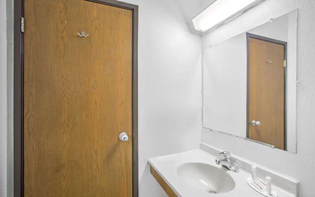 Super 8 by Wyndham Ticonderoga