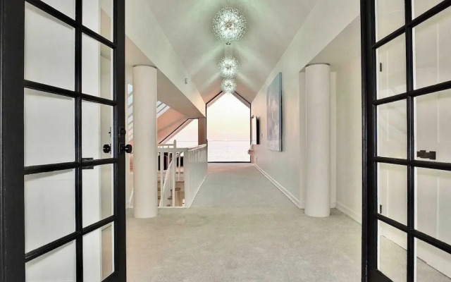 Beachfront Estate - LB Peninsula