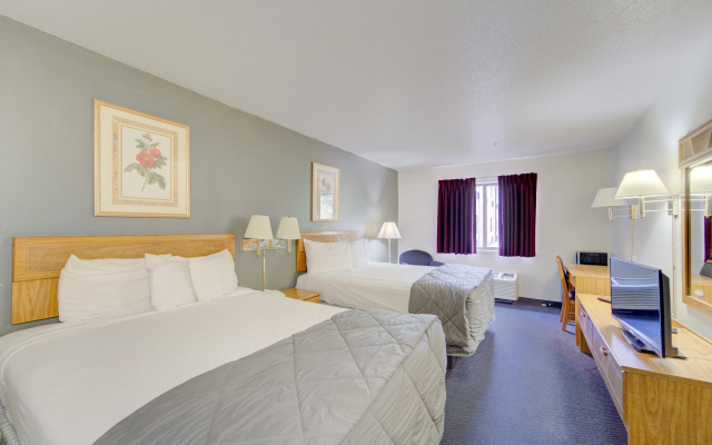 Capital O Amerihost Inn and Suites Fulton Hwy 54 MO