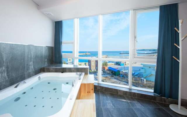 Pier 86 Spa And Pension