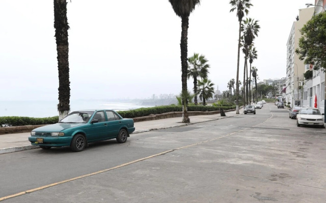 Quiet Romantic Apartment In The Heart Of Barranco