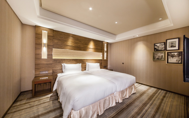 Green World Taipei Station