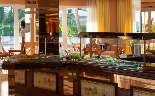 Universal Aparthotel Elisa