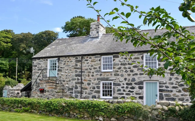 Ty Newydd