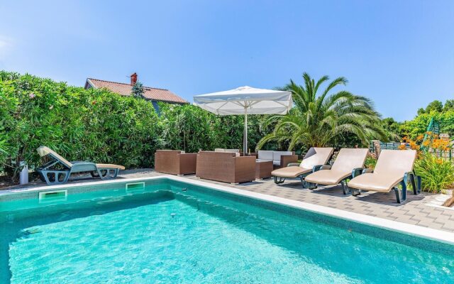 Beautiful Home in Stinjan With Wifi and 4 Bedrooms