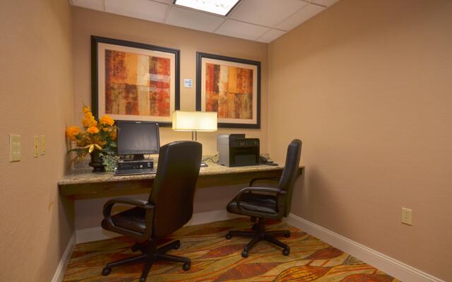 Holiday Inn Express Hotel & Suites Pine Bluff / Pines Mall, an IHG Hotel