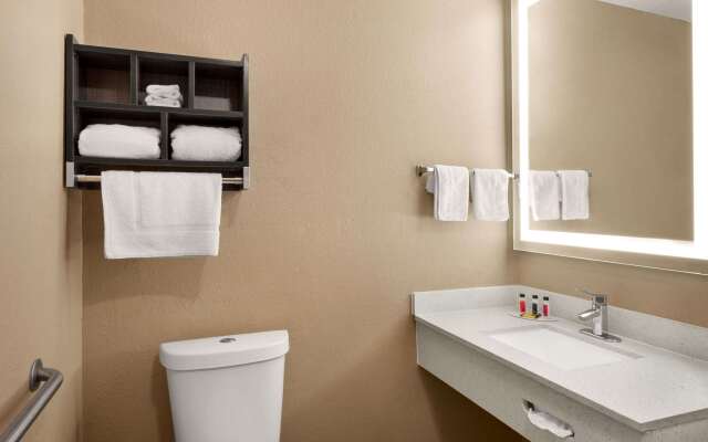 Super 8 by Wyndham Brookhaven