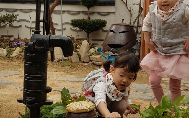 Hanulgiwa Hanok Stay