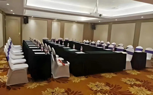 Vienna International Hotel (Haikou Old Town High-speed Railway Station)