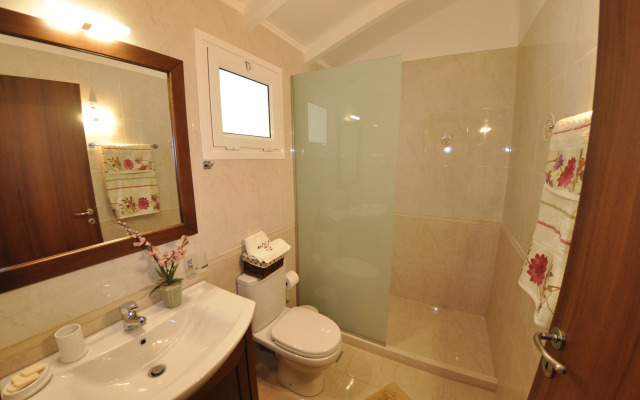 Mazis Apartments