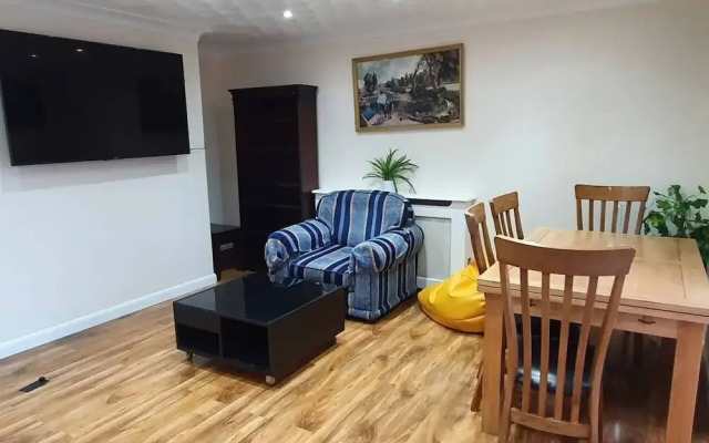 Lovely 5-bed House in Essex