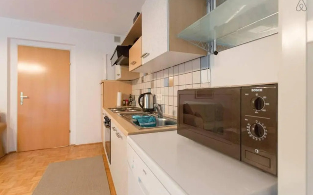 Relaxing Terrace Apartment in Lively Area