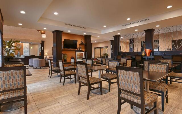 Best Western Plus Lytle Inn & Suites
