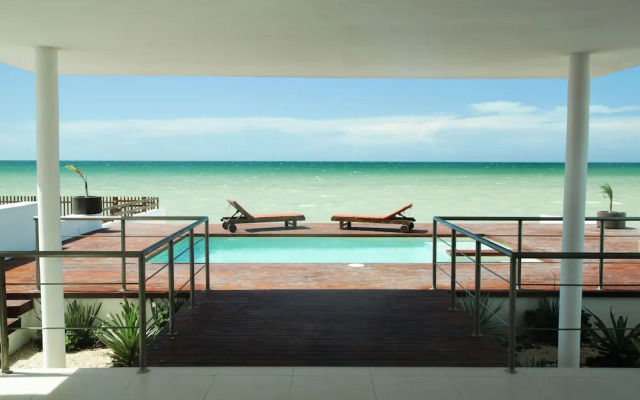 Beachfront Upscale House in Telchac