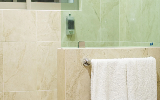 La Lola Hotel & Suites