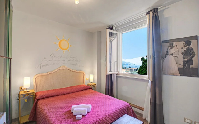 Sole Priscilla House- Terrace & parking
