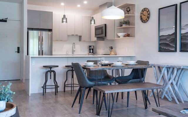 Slopes and Green by Revelstoke Vacations