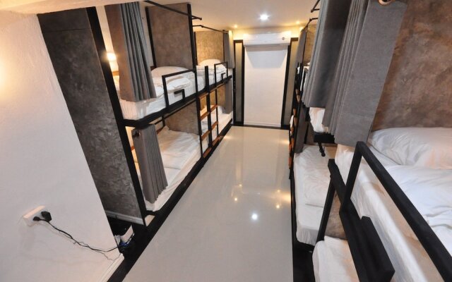 Hive Hostel - Adults Only