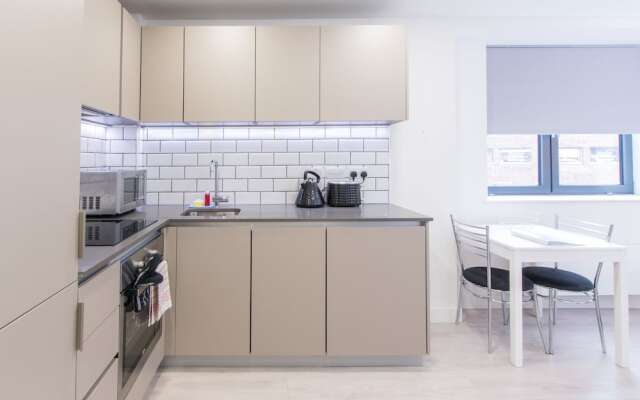 City Stay Apartments - Platform