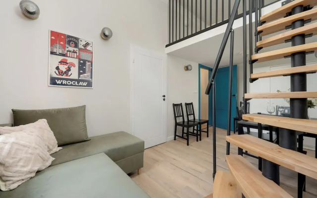 Apartment With Mezzanine by Renters