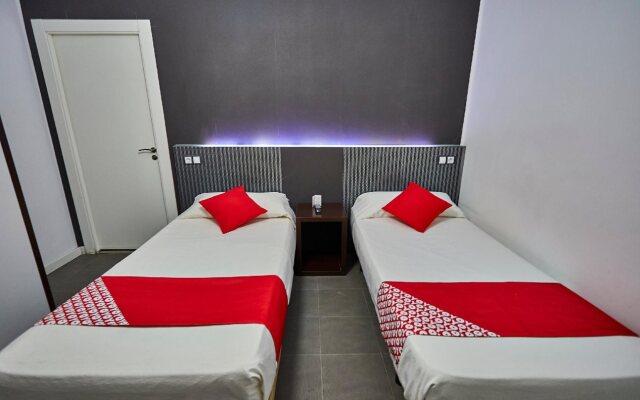 OYO Salamanca Suites