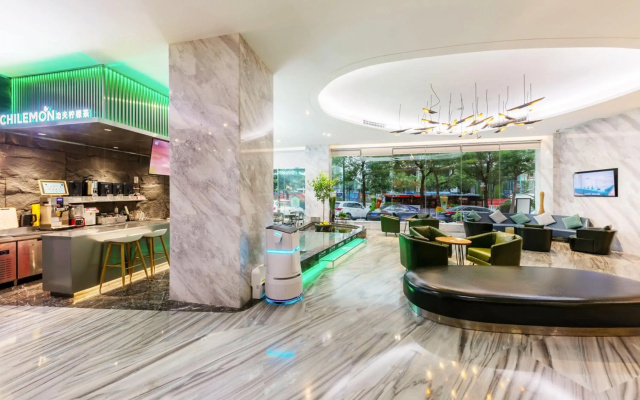 Qian Hai Holiday Hotel