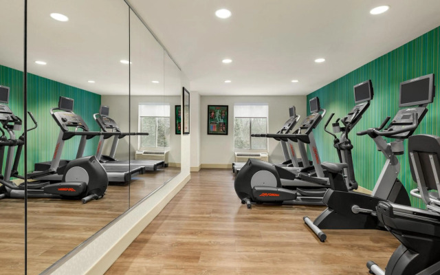 Holiday Inn Express & Suites Philadelphia - Mt. Laurel by IHG