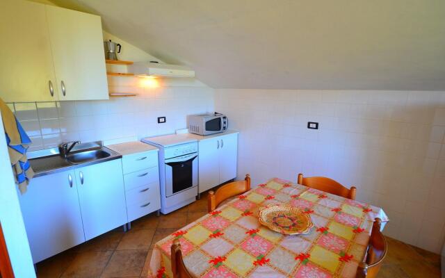 Stunning Cottage in Sesta Godano with Balcony