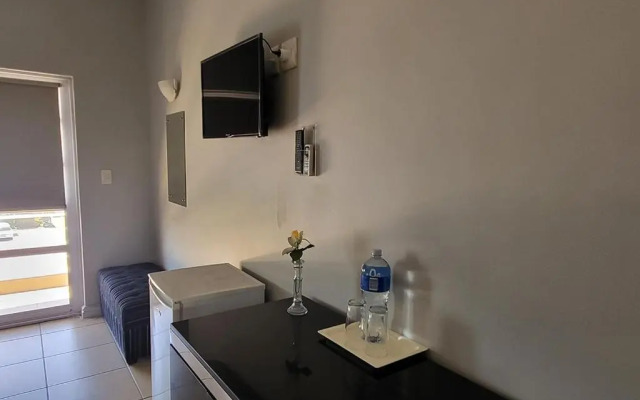 Shalimar Gardens Hotel