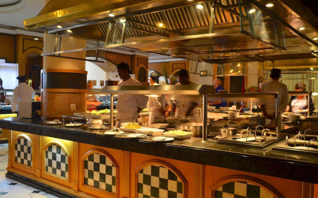 Royal Garden Palace (Families and Couples)