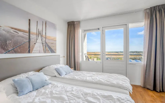 2 Person Apartment With Island View
