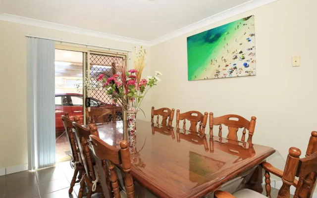 Kingfisher - Pet-Friendly - 10 Mins to Hyams Beach