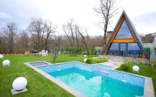 Bungalow With Jacuzzi and Private Pool in Sapanca