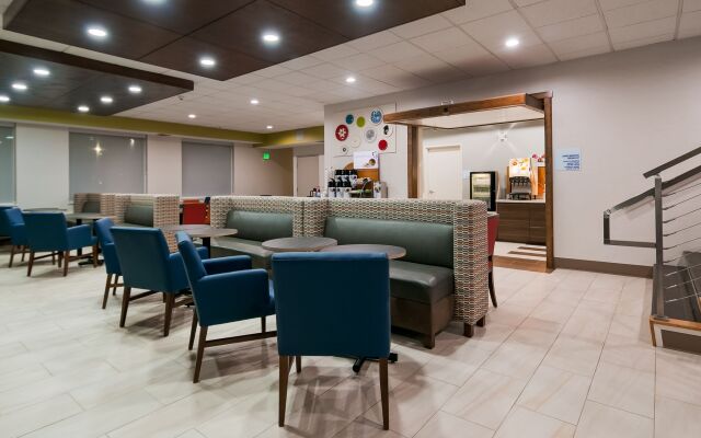 Holiday Inn Express & Suites Everett by IHG