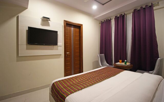 OYO 8248 Hotel Shanti Plaza