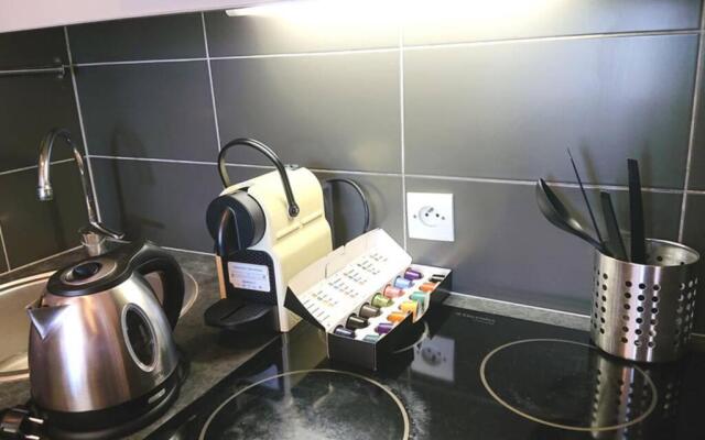 7 min Walk Metro Line 1-La Defense Charras