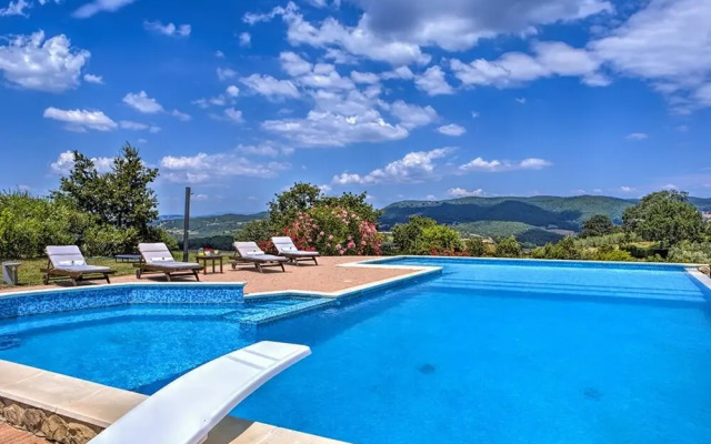 Pool Villa Angela Whirlpool