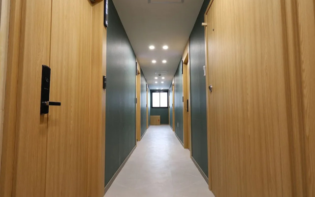 Calm Rest Hotel Gimhae