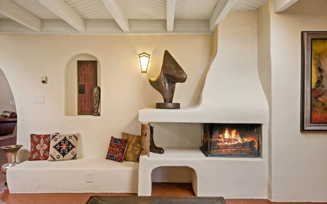 Casa Ladera - Enchanting Home, Nestled in Foothills With Spectacular Views
