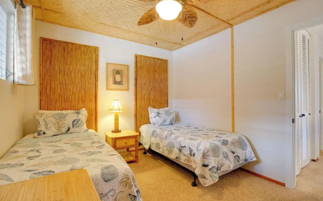 Kailua-kona Condo: Steps to Beach & Downtown!