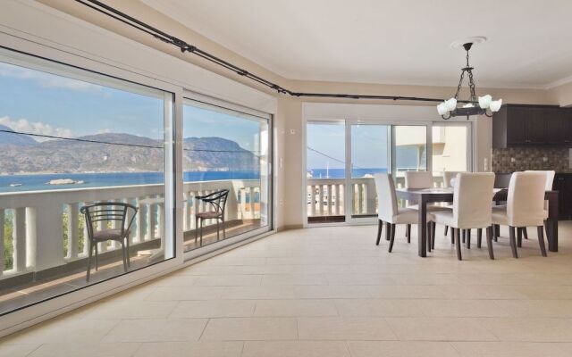 Lux SeaView Apartment