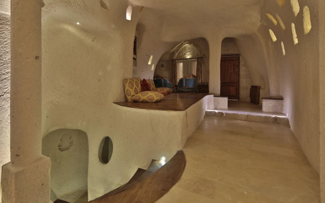 Romance Cave Suites