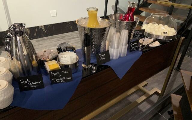 BLU-Tique, Akron, a Tribute Portfolio Hotel