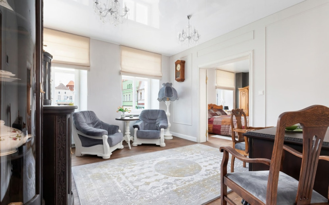 Kosciuszki Square Apartment by Renters
